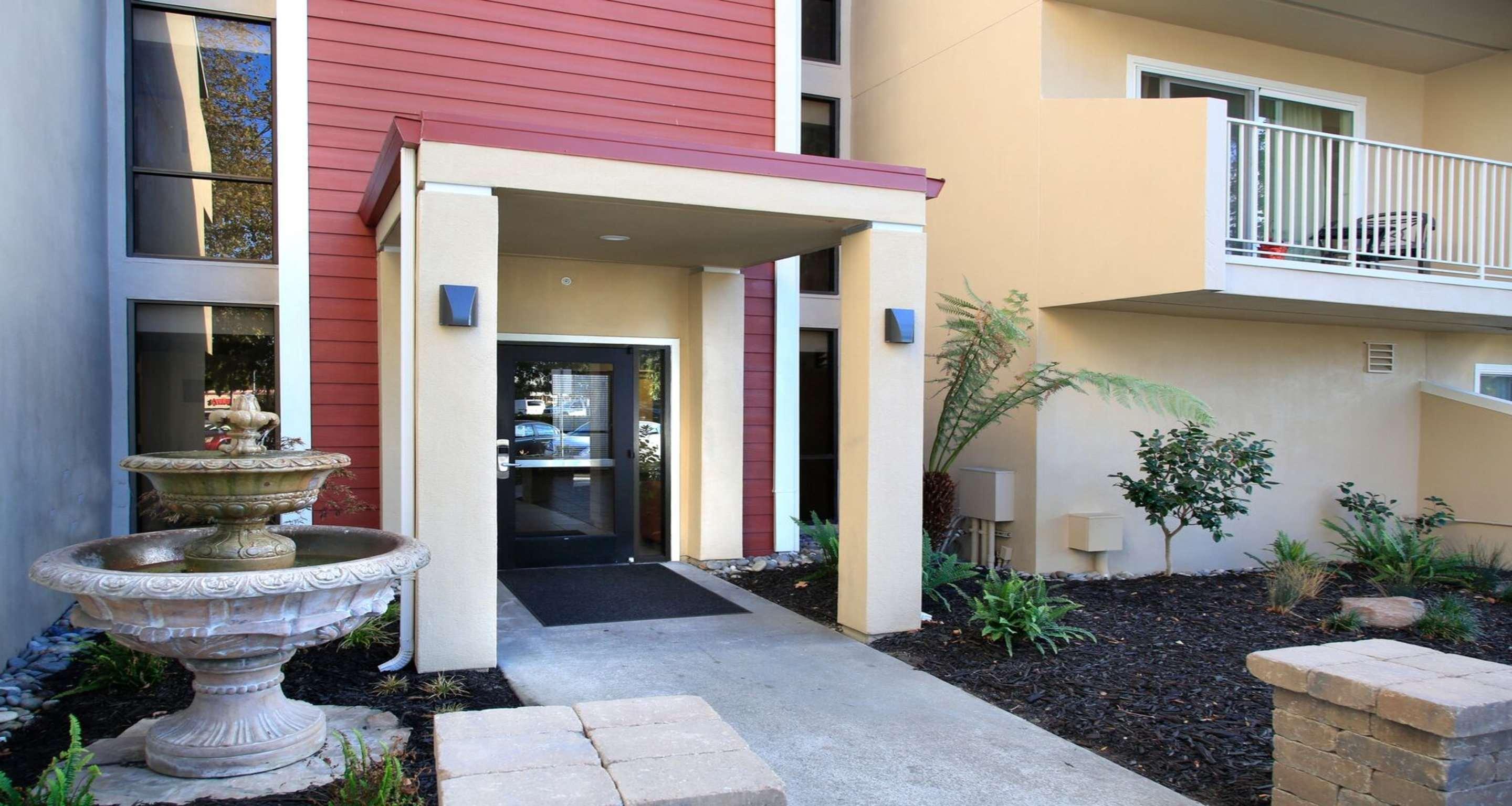 Best Western Plus Garden Court Inn Фримонт Екстериор снимка