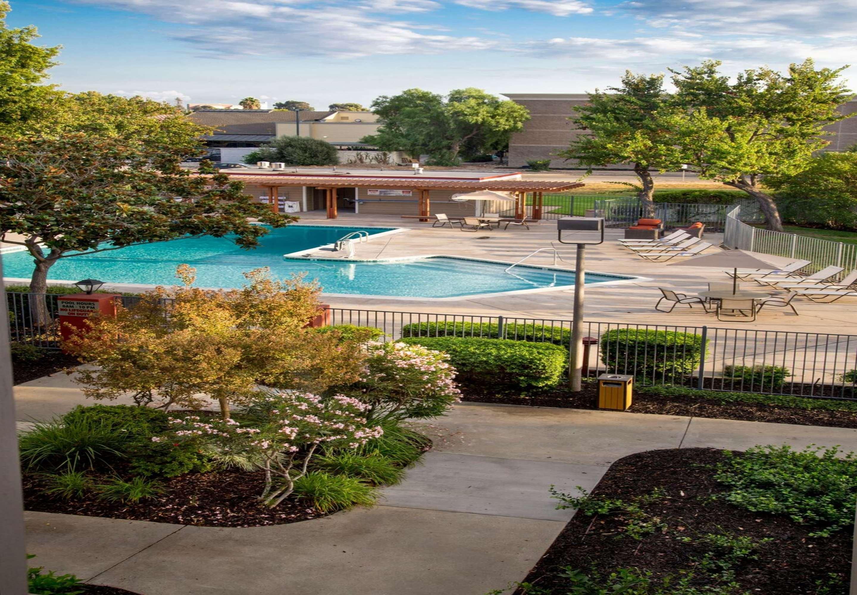 Best Western Plus Garden Court Inn Фримонт Екстериор снимка